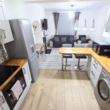 Bromley Serviced Apartments - Beckenham Place Park - London - 2 Bed House - Free Parking - 2 Beds 1 Sofabed Exterior photo