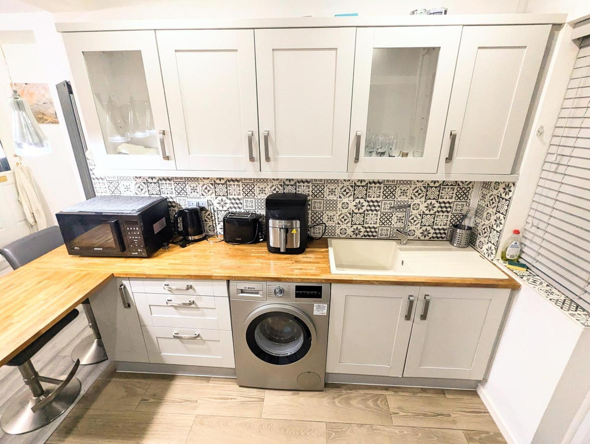 Bromley Serviced Apartments - Beckenham Place Park - London - 2 Bed House - Free Parking - 2 Beds 1 Sofabed Exterior photo